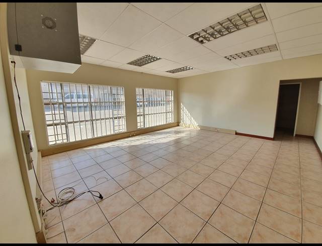 1,998M² WAREHOUSE TO LET IN AMALGAM